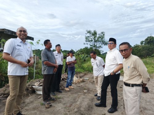 Walikota Andi Harun didampingi ketua TWAP, KABID ASET saat sidak di Perum Korpri.