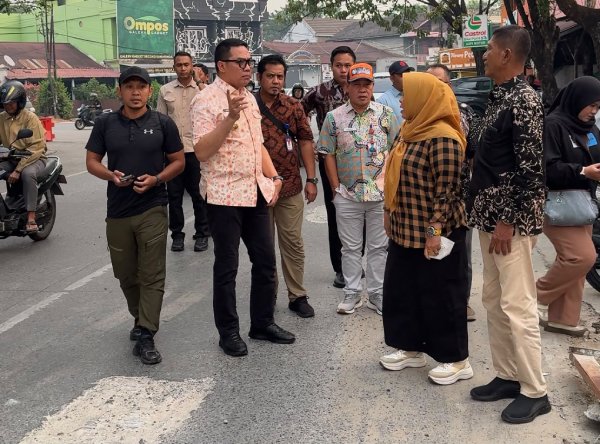 Andi Harun Soroti Dugaan Galian Kabel Ilegal yang Merusak Jalan Samarinda